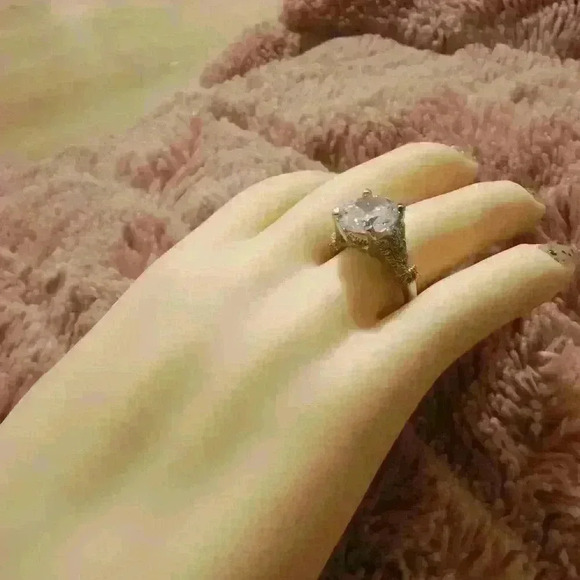 Elegant Silver Women's Ring - Picture 6 of 13